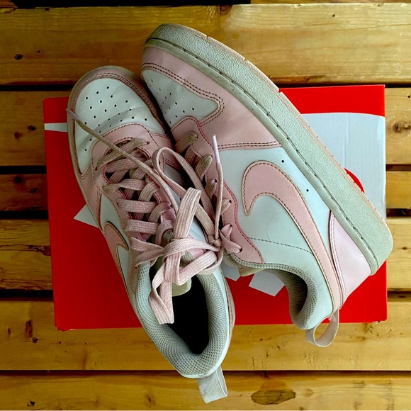 Nike court shoes in baby pink - Picture 1 of 5